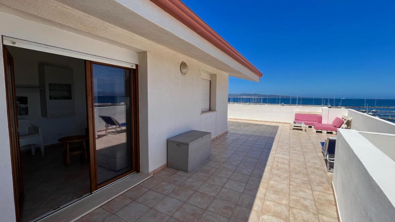 Attici Con Terrazzo Vista Mare Διαμέρισμα Calasetta Εξωτερικό φωτογραφία