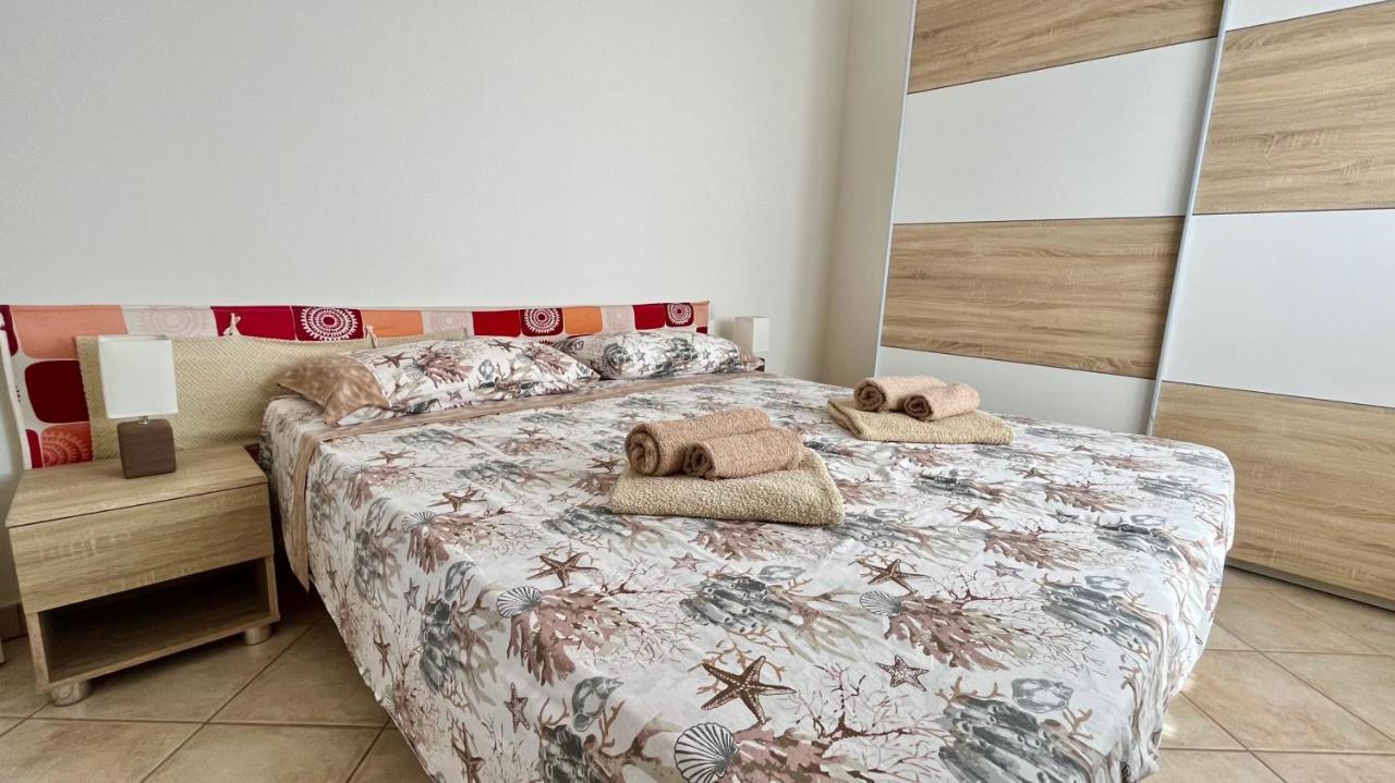 Attici Con Terrazzo Vista Mare Διαμέρισμα Calasetta Εξωτερικό φωτογραφία